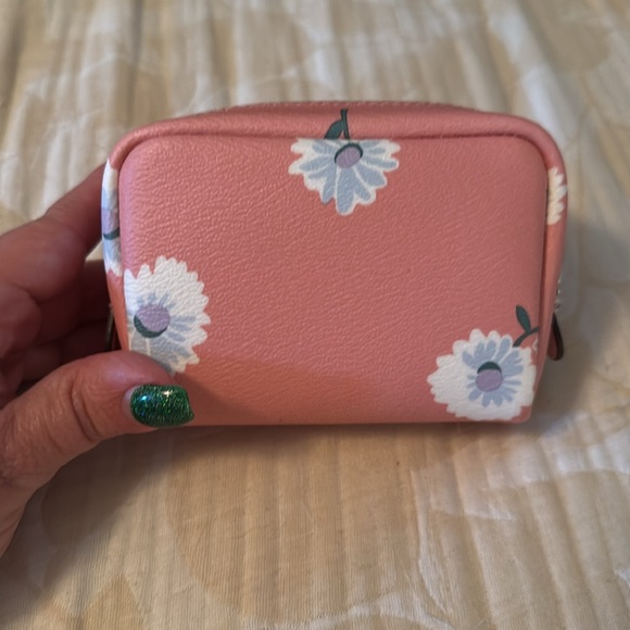 Coach Mini Boxy Cosmetic Case With Daisy Print - Picture 2 of 6